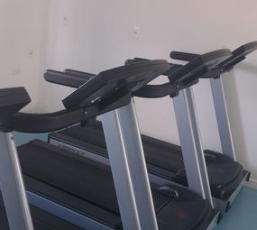Esteiras e interior Academia Espaço Fitness