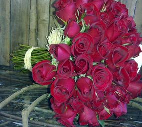 Confecção de Buquês de Rosas Floricultura Anie Flores, São José