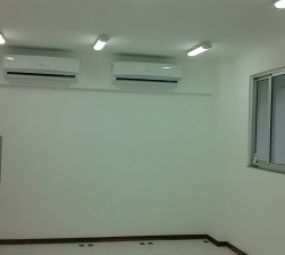 Instalação de ar condicionado Split no interior das  salas.
