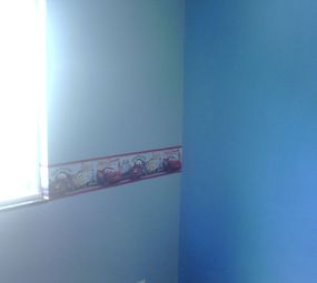 parede com faixa decorativa