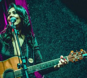 Mônica Bezerra Voz e Violão