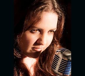 Anna Karolina Salih - Voz e Violão, Duo Acústico e Banda em Curitiba