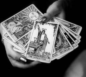 Mari Orientadora Especialista em Casos Amorosos